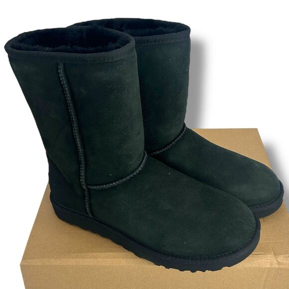 NEW UGG Black Classic Short Boot Women's Size 8 simple Sherpa Winter Boots - Picture 1 of 10